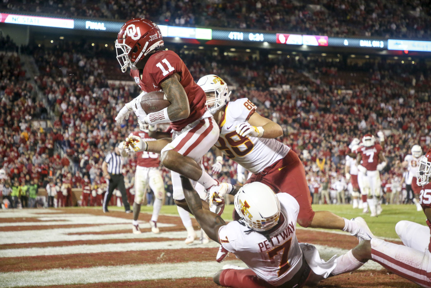 Motley's interception on two-point play seals Sooners victory